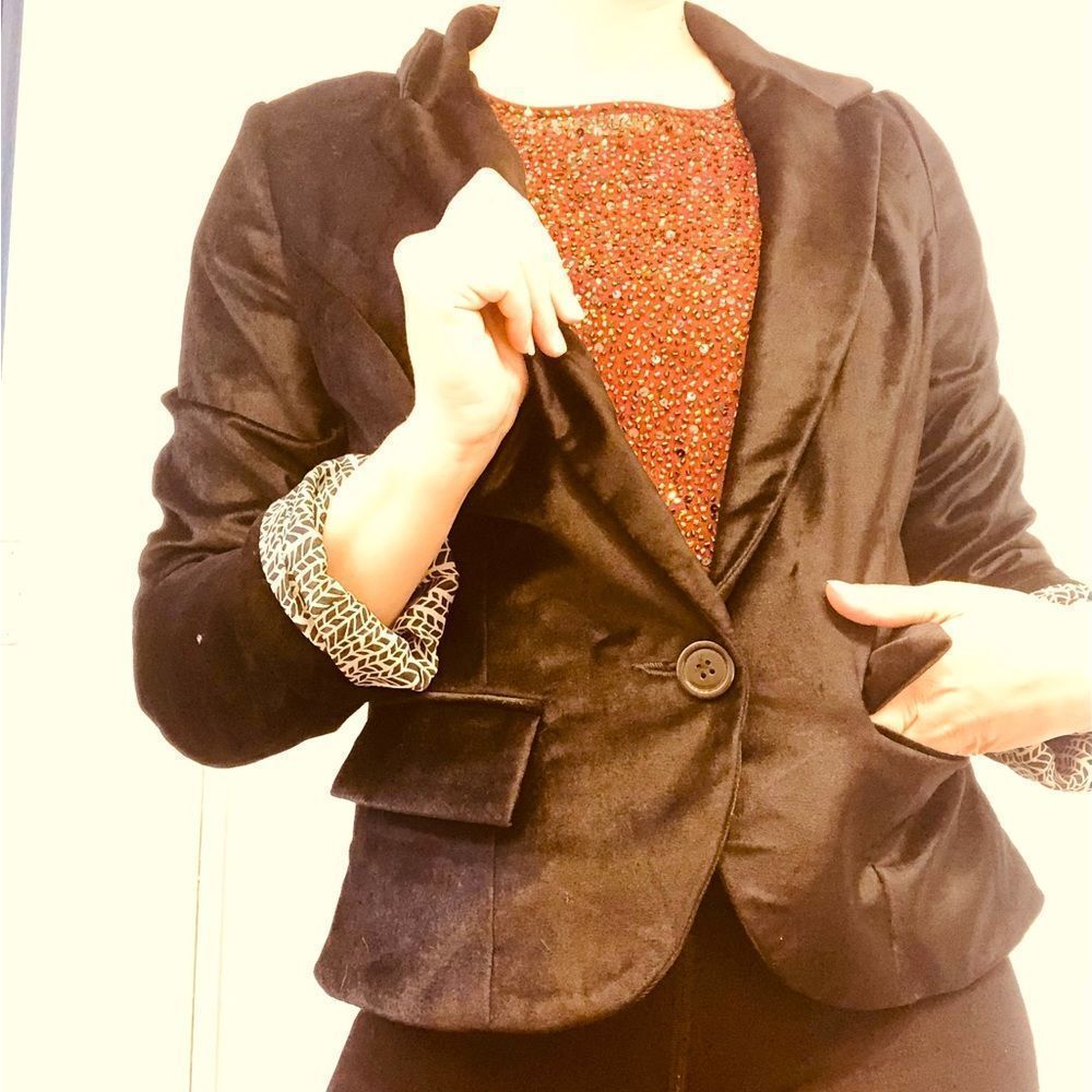 Cartonnier by Anthropologie black velvety blazer